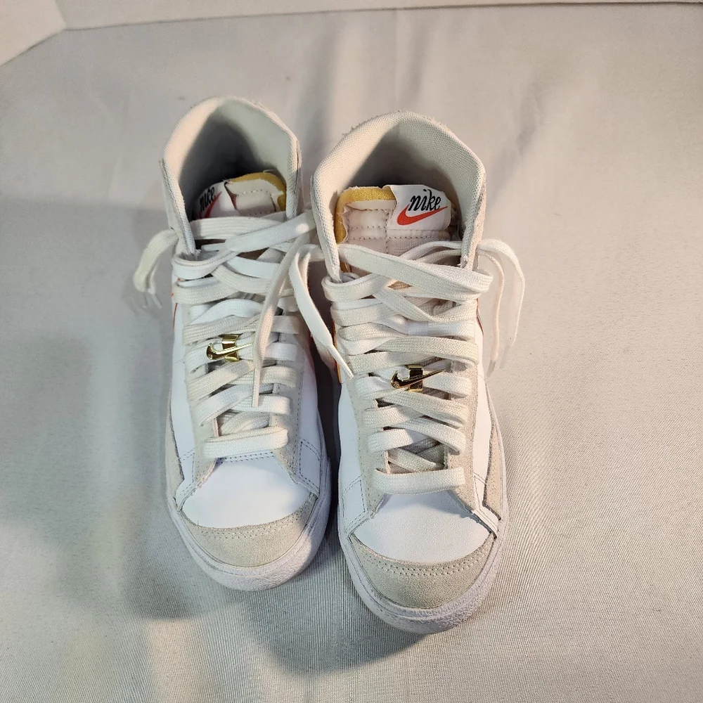 Nike Women's Blazer Mid '77 SE "First Use" Sneakers White&Orange Colorway Size 8 - Picture 6 of 10